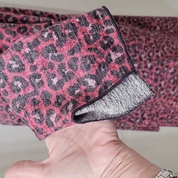 David Cline, Size L Fuchsia Scoop Neck Top, Slit Sides, Slit Cuffs, Exc. Cond. - Picture 3 of 11